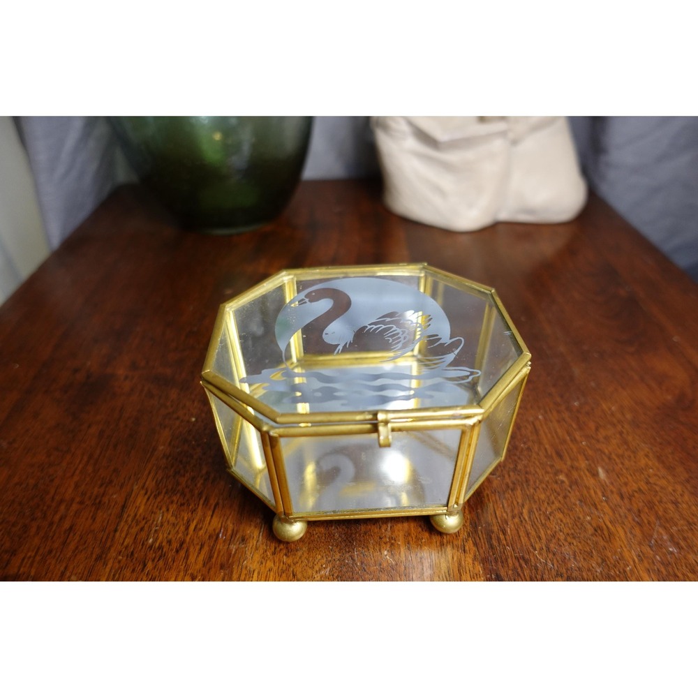 glass gold trim and hinged lid footed octagon jewelry‎ box with mirrored base